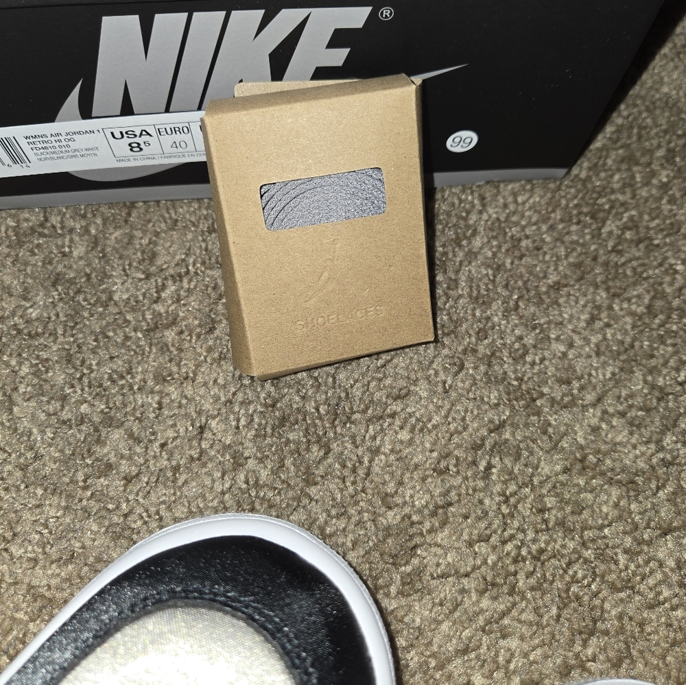 NIB Air Jordan 1 Retro High OG Satin Shadow - Picture 8 of 9